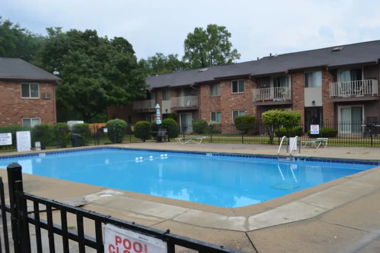 Milwaukee apartments for rent - image - quail-hollow-apartments-greenfield-wi-building-photo (2).jpg