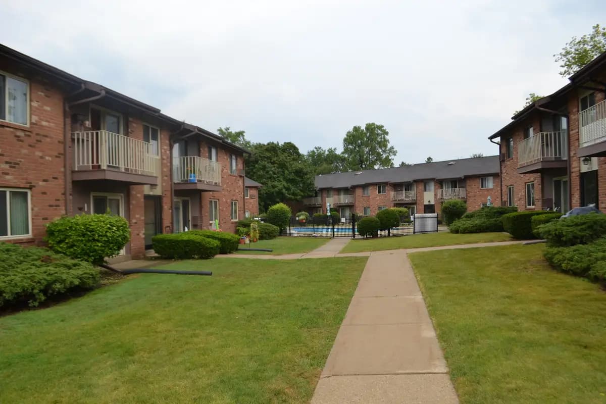 Milwaukee apartments for rent - image - quail-hollow-apartments-greenfield-wi-building-photo (4).jpg