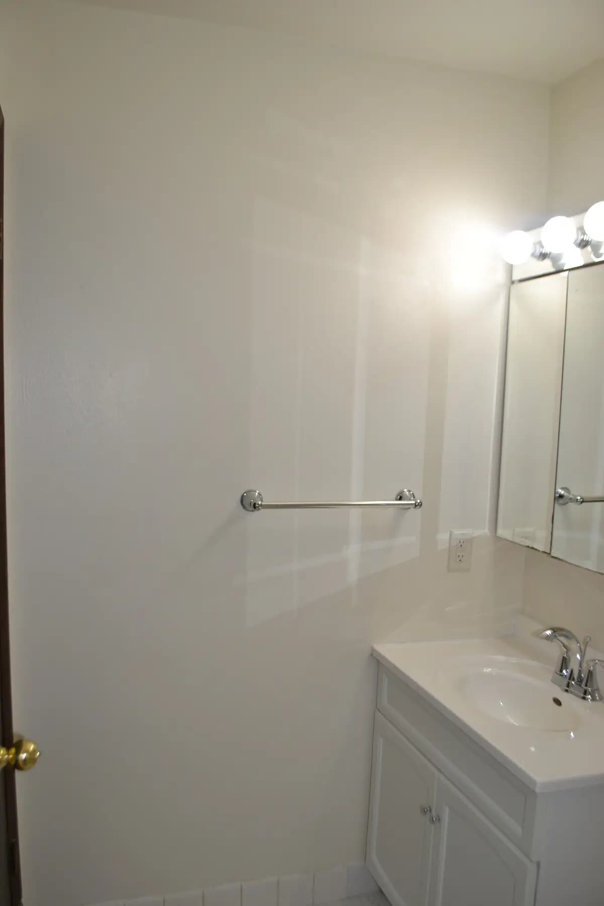 Milwaukee apartments for rent - image - quail-hollow-apartments-greenfield-wi-building-photo (8).jpg