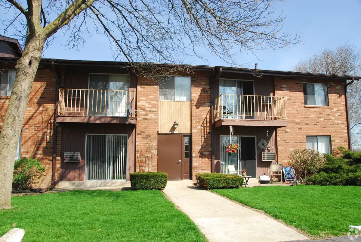 Milwaukee apartments for rent - image - quail-hollow-apartments-greenfield-wi-building-photo.jpg