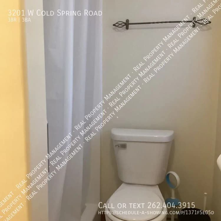 Milwaukee apartments for rent - image - three-bedroom-single-family-home-greenfield-wi-building-photo (11).jpg