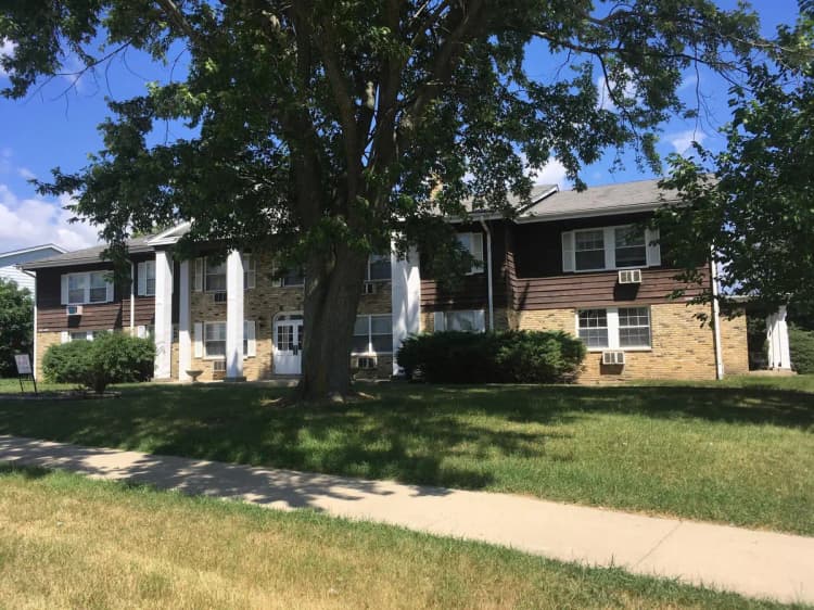 Milwaukee apartments for rent - image - 5000-w-cold-spring-rd-greenfield-wi-primary-photo.jpg