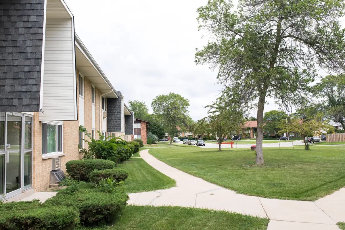Milwaukee apartments for rent - Property image - Spruce Court Apartments - 3