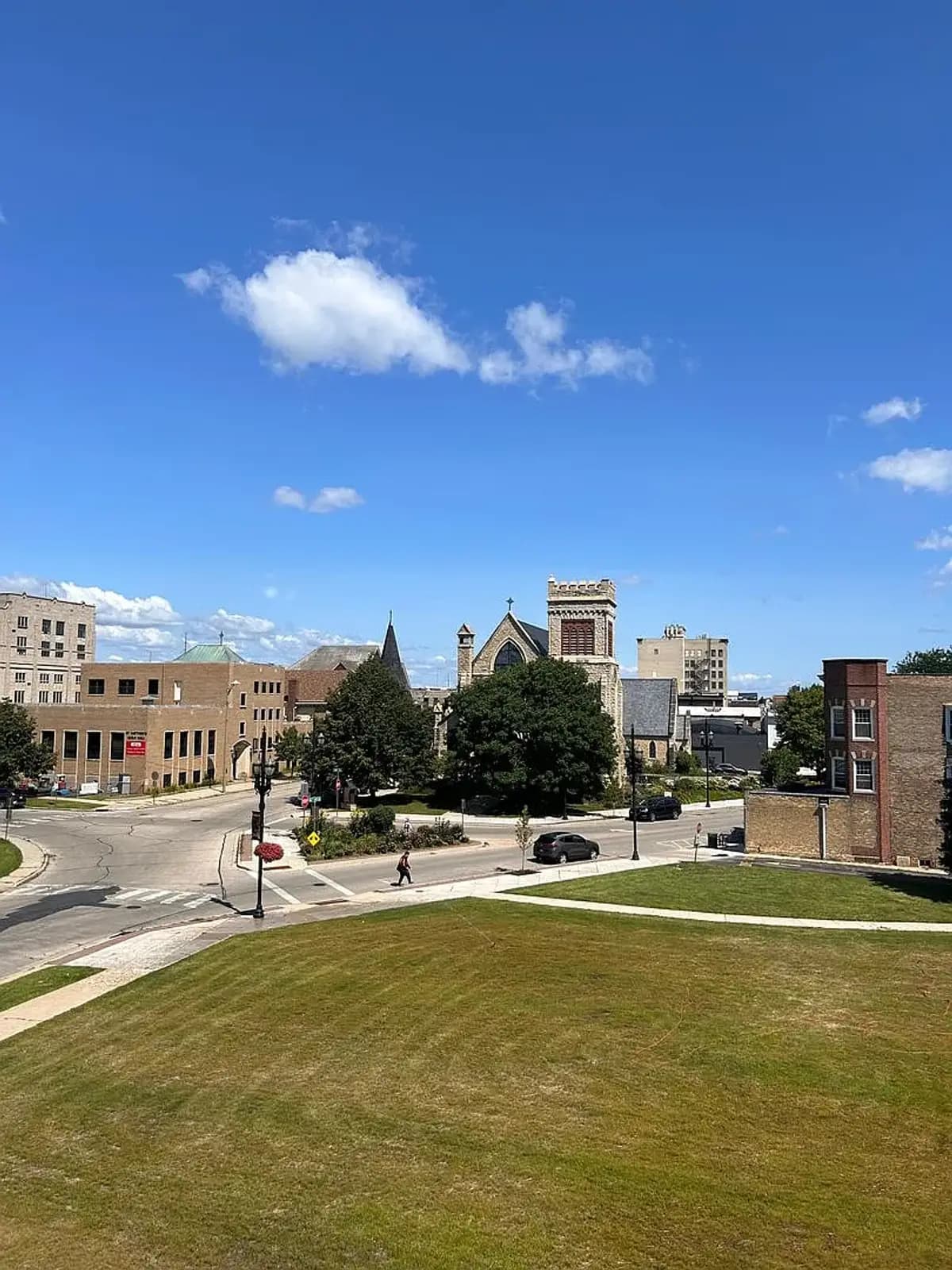 Milwaukee apartments for rent - image - 46d7fe9a8bac986746aebba903b10d1b-uncropped_scaled_within_1536_1152.webp