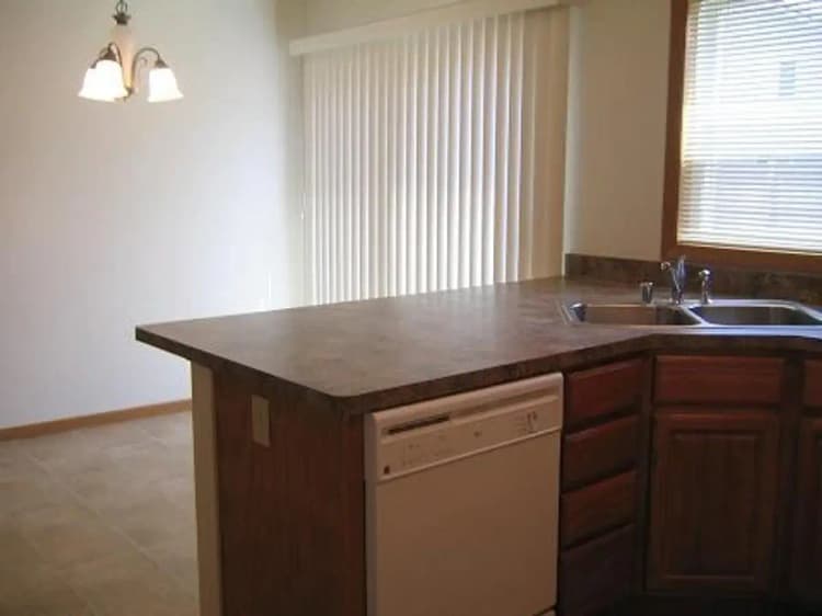 Milwaukee apartments for rent - image - 5777985bc76c6e3b62e7ce7b53f2e193-uncropped_scaled_within_1536_1152.webp