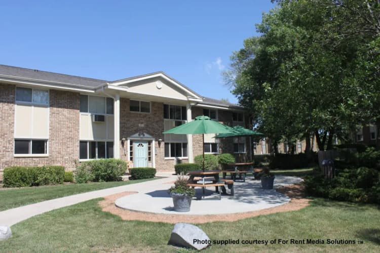 Milwaukee apartments for rent - image - village-in-the-park-044-with-source_orig.jpg
