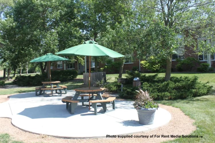 Milwaukee apartments for rent - image - village-in-the-park-048-with-source_orig.jpg