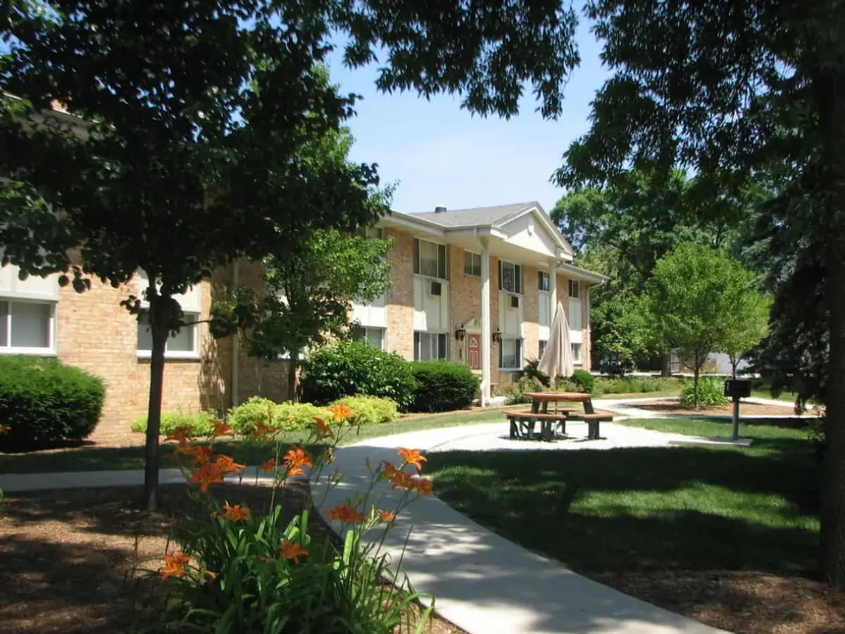 Milwaukee apartments for rent - Property image - Village In The Park - 2