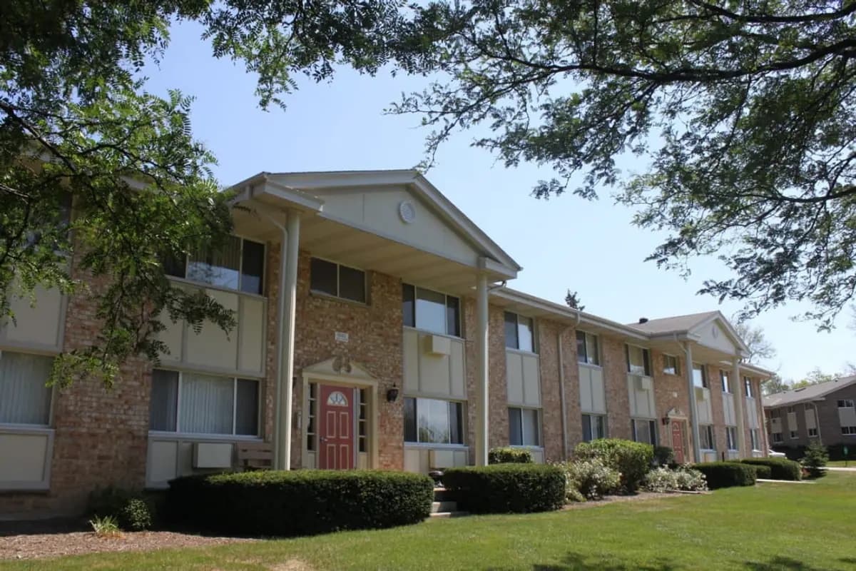 Milwaukee apartments for rent - Property image - Village In The Park - 3
