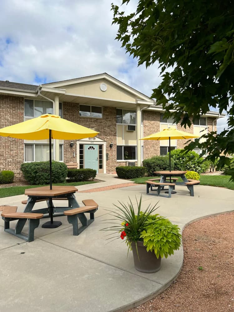 Milwaukee apartments for rent - image - vip-bbq-patio-yellow-umbrellas-1-24_orig.jpg