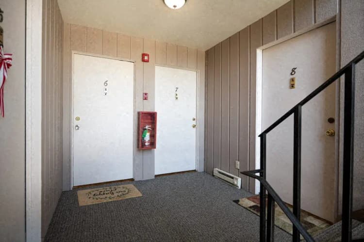 Milwaukee apartments for rent - image - CollegeSquare-CommonHallway-WimmerCommunities--min.jpg