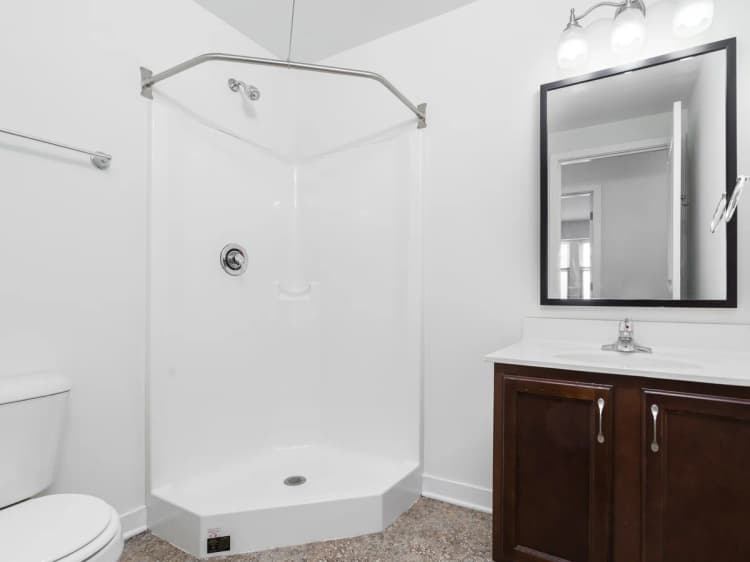 Milwaukee apartments for rent - image - 3 Bed / 2 Bath - 1,500 SF - Bathroom