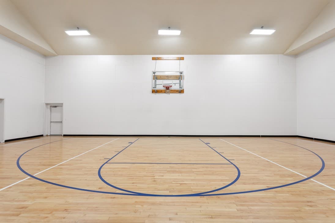 Milwaukee apartments for rent - image - 21_BasketballCourt_Oxmoor_2018@3x.jpg