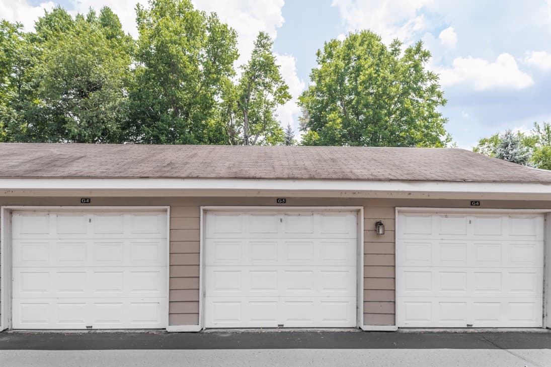 Milwaukee apartments for rent - image - 22_Garage_Oxmoor_2018@3x.jpg