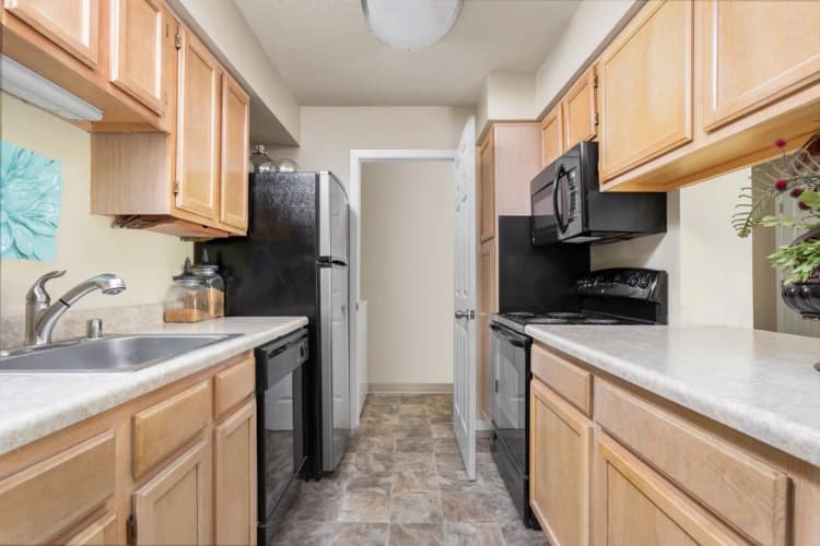 Milwaukee apartments for rent - image - 03_Kitchen_ProspectPark_2018@3x.jpg