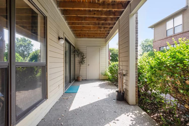 Milwaukee apartments for rent - image - 09_Patio_ProspectPark_2018@3x.jpg