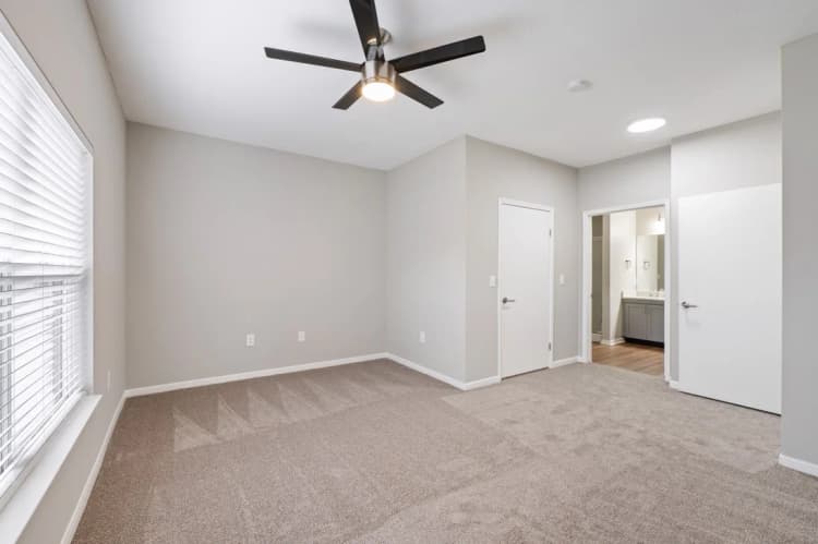 Milwaukee apartments for rent - image - Mallard Crossing-poi- (15)@3x.jpg