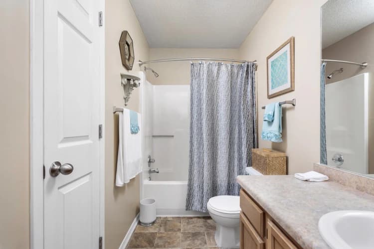 Milwaukee apartments for rent - image - 07_Bathroom_ProspectPark_2018@3x.jpg