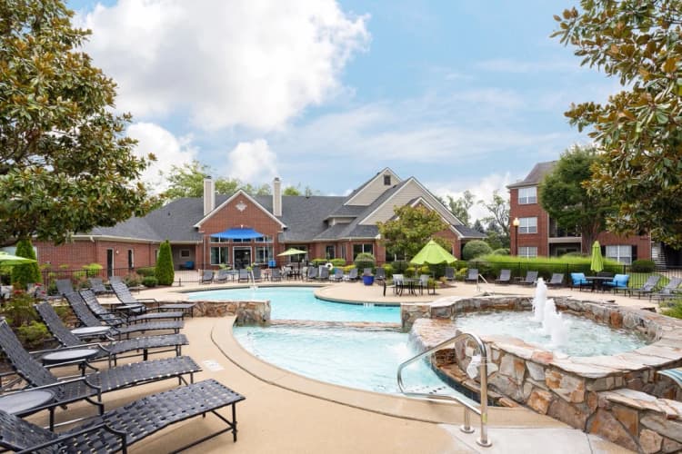 Milwaukee apartments for rent - image - 13_Pool_Oxmoor_2018@3x.jpg