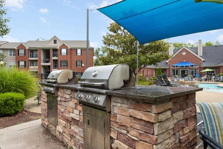 Milwaukee apartments for rent - image - 15_GrillArea_Oxmoor_2018@3x.jpg