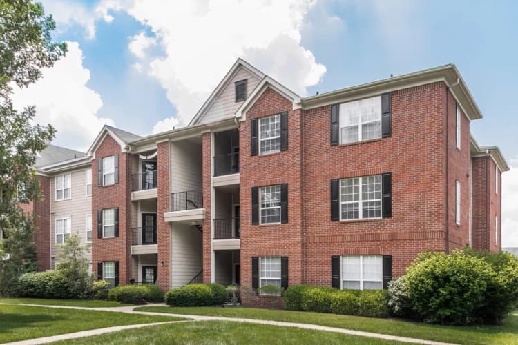 Milwaukee apartments for rent - image - 27_Exterior_Oxmoor_2018@3x.jpg