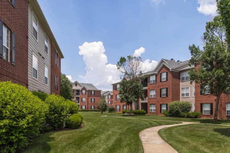 Milwaukee apartments for rent - image - 29_Exterior_Oxmoor_2018@3x.jpg