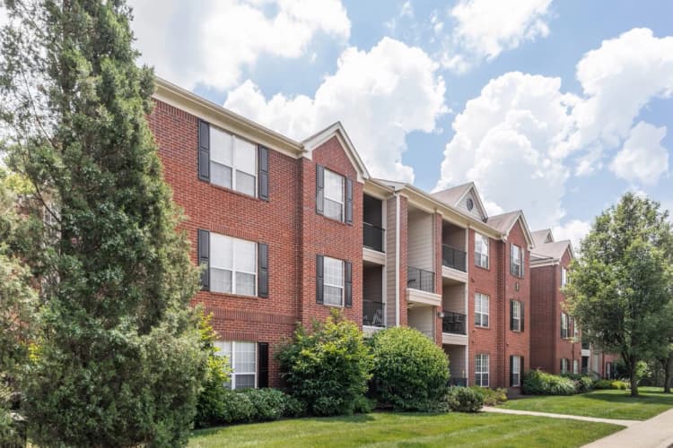Milwaukee apartments for rent - image - 28_Exterior_Oxmoor_2018@3x.jpg