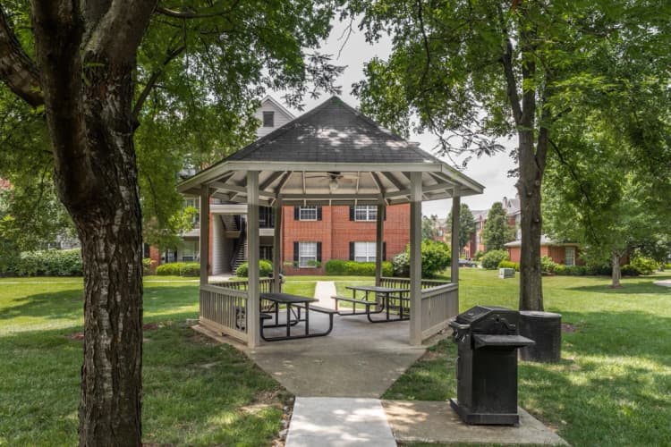Milwaukee apartments for rent - image - 25_PicnicArea_Oxmoor_2018@3x.jpg