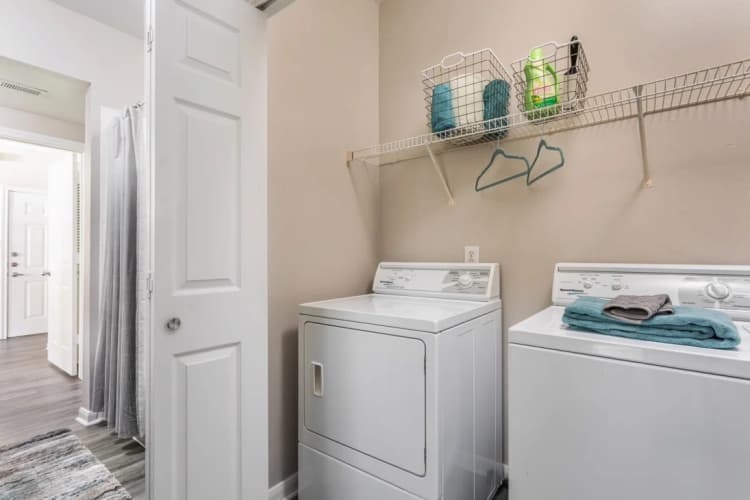Milwaukee apartments for rent - image - 05_InUnitLaundry_Oxmoor_2018@3x.jpg