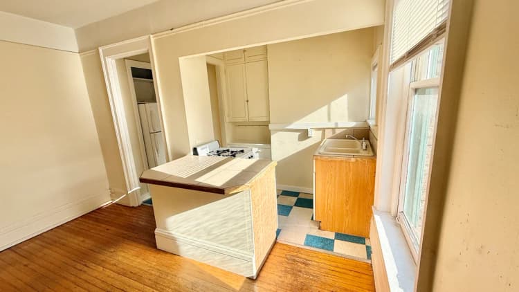 Milwaukee apartments for rent - image - 1C504838-ED04-4CB2-97A4-3F9B627B44E4