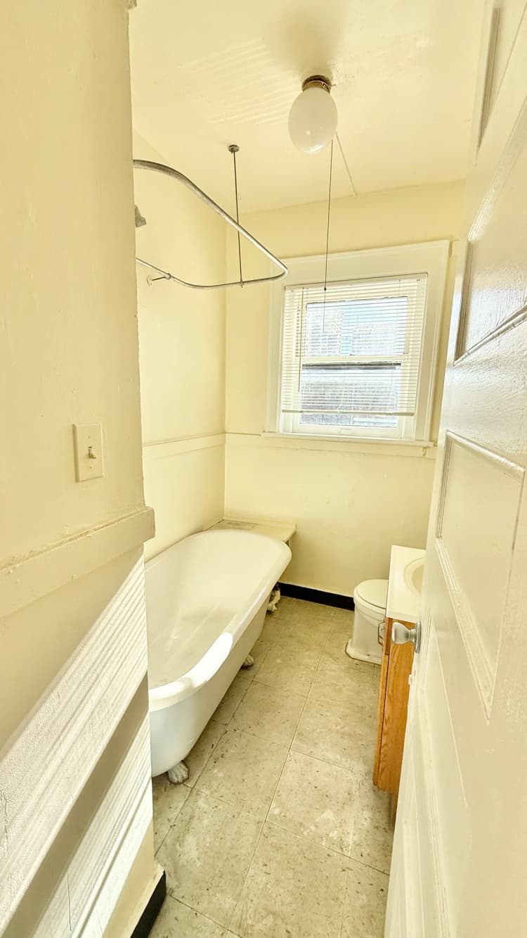 Milwaukee apartments for rent - image - B06A15FE-0DDE-491A-8376-076CF56BEB70