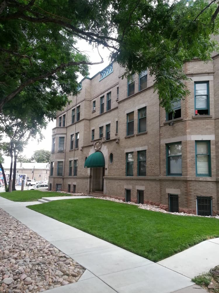 Milwaukee apartments for rent - image - Welcome to your new home in this charming brick building, surrounded by nature.